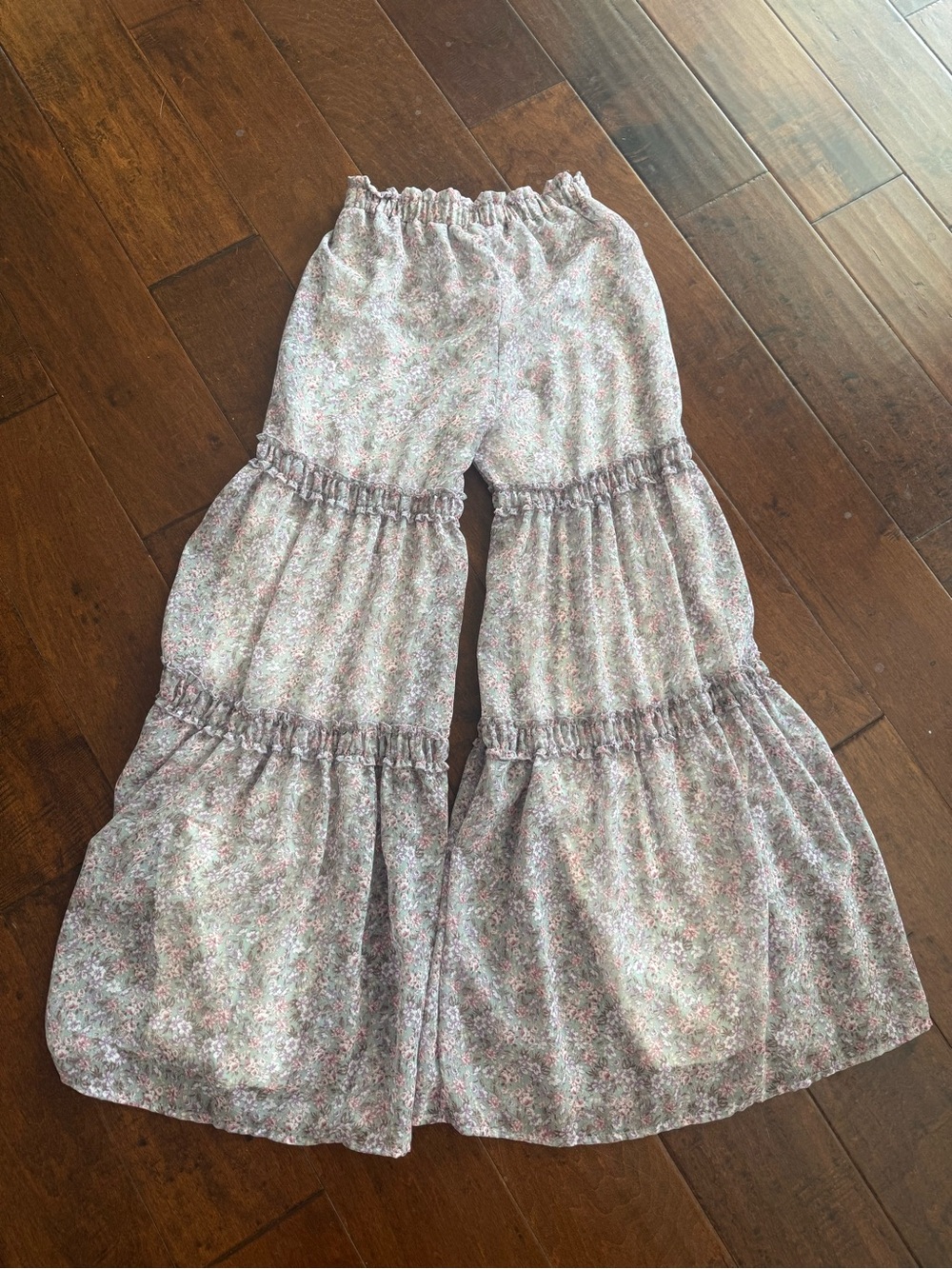 Womens Wide-Leg Tiered Floral Pants — Pink/Gray